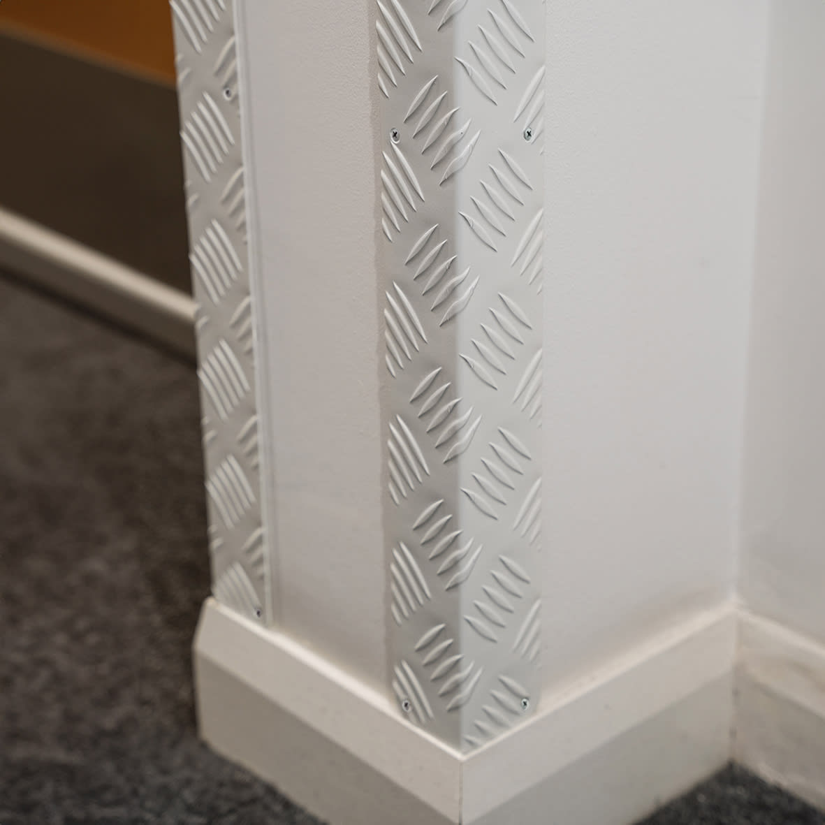 900mm Aluminium Angle - Equal Sided - 50 x 50 x 1.5mm - Checker Plate 5 Bar Tread - White - view 2
