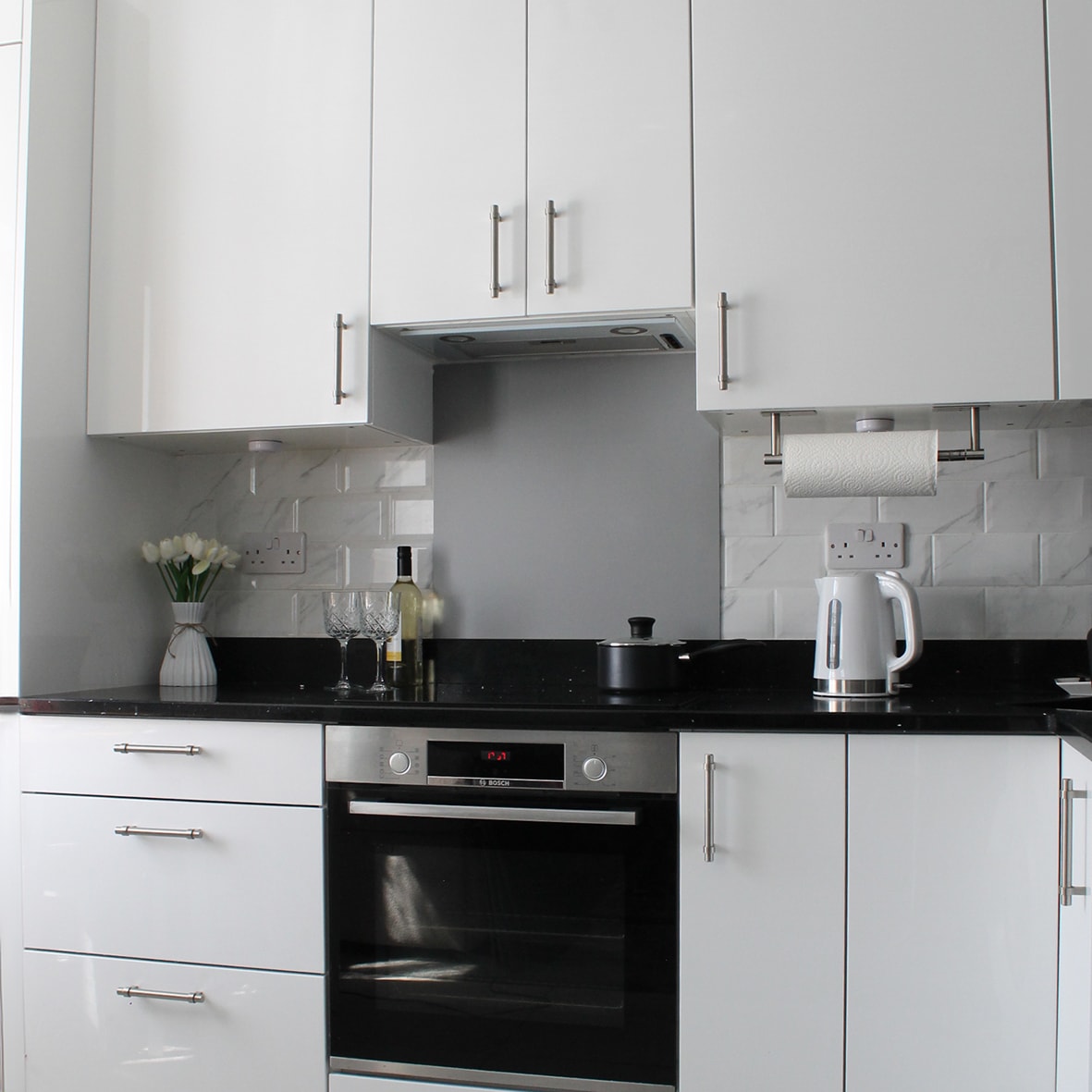 Aluminium Kitchen Splashback - 900 x 750mm - Gloss 9006 Silver - view 2