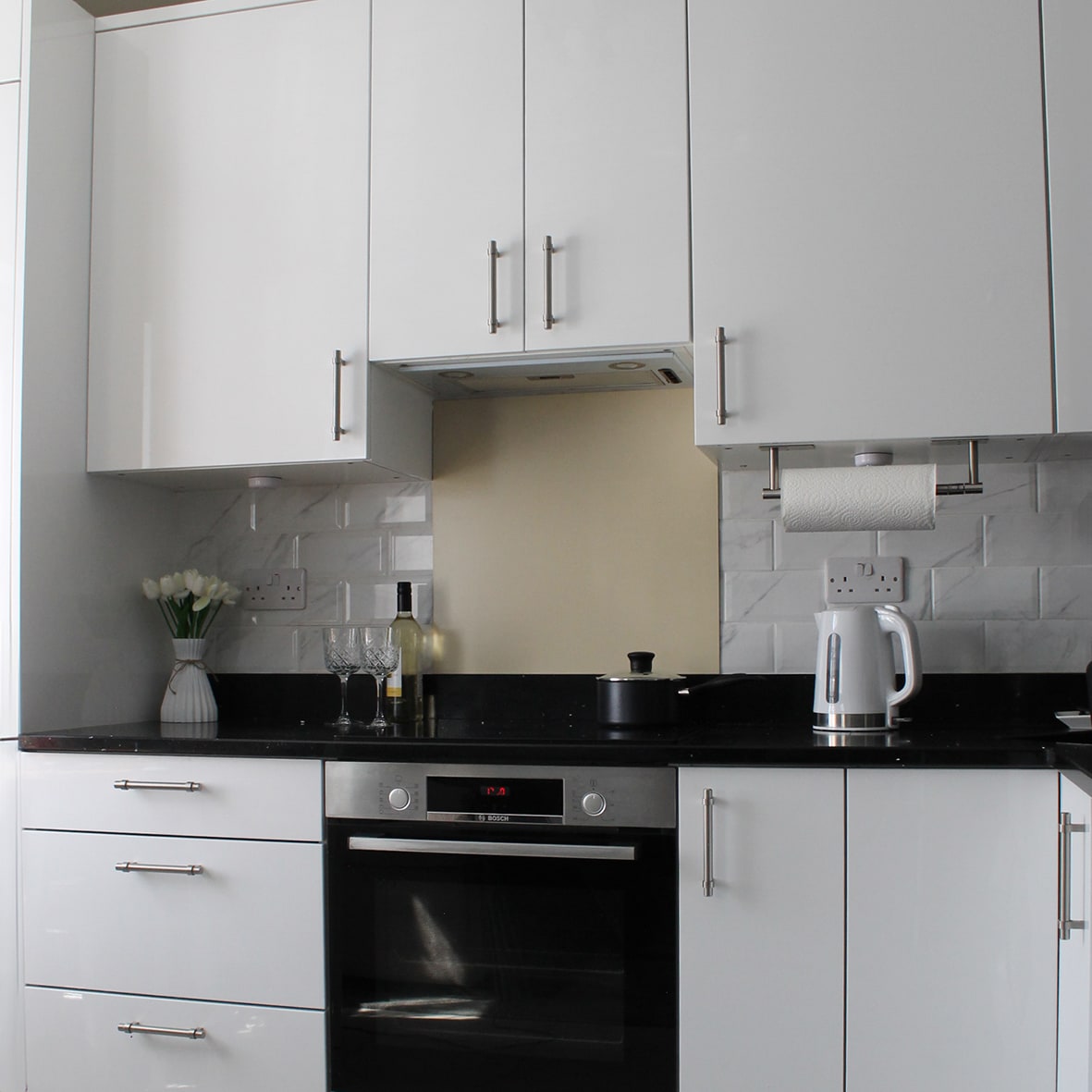 Aluminium Kitchen Splashback - 900 x 750mm - Matt Light Ivory - view 2