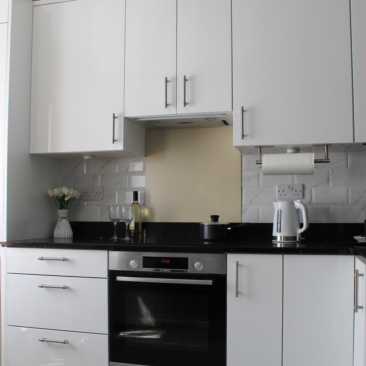 Aluminium Kitchen Splashback - 600 x 750mm - Matt Light Ivory - view 2