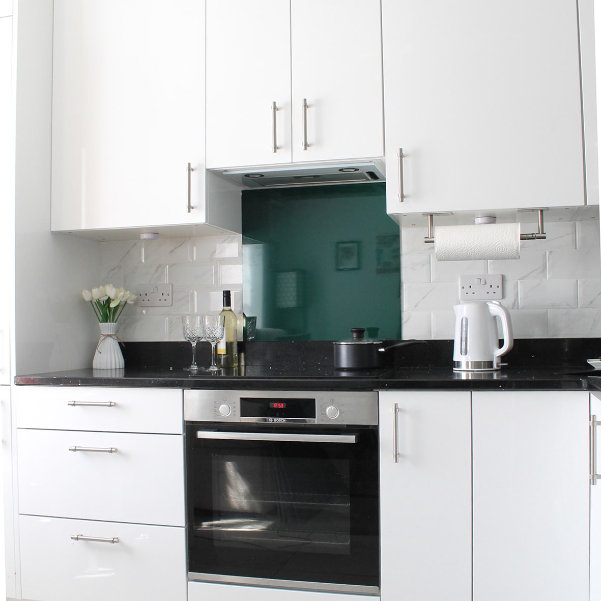 Aluminium Kitchen Splashback - 900 x 750mm - Gloss Green - view 2