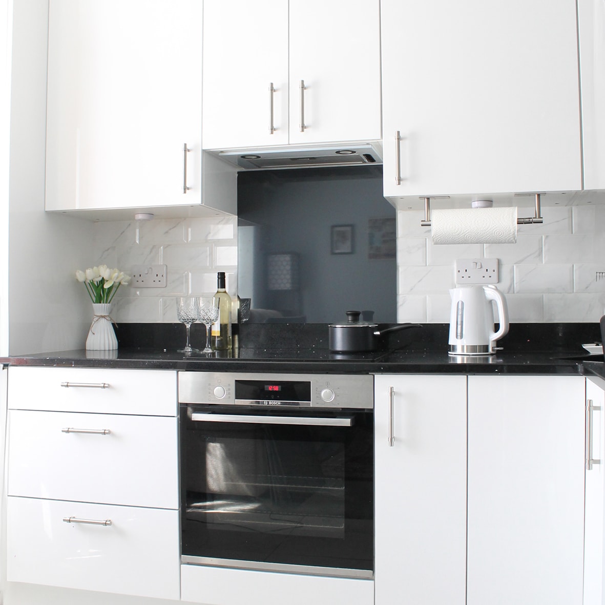 Aluminium Kitchen Splashback - 600 x 750mm - Gloss Anthracite Grey - view 2
