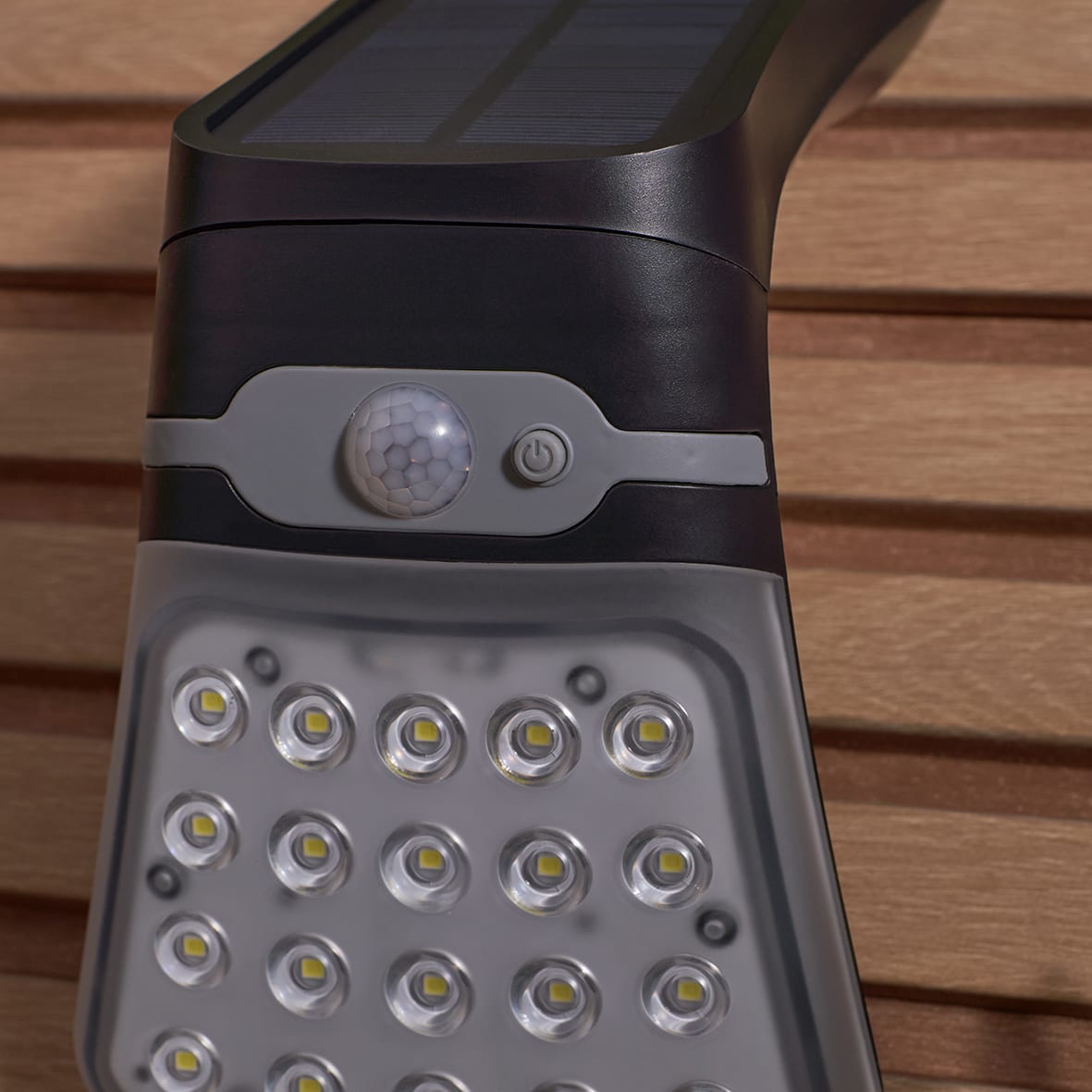 Forum Zink Blackhall 3.5W LED Solar Security Floodlight with MW & Photocell - IP44 - 6500K - Black - view 5