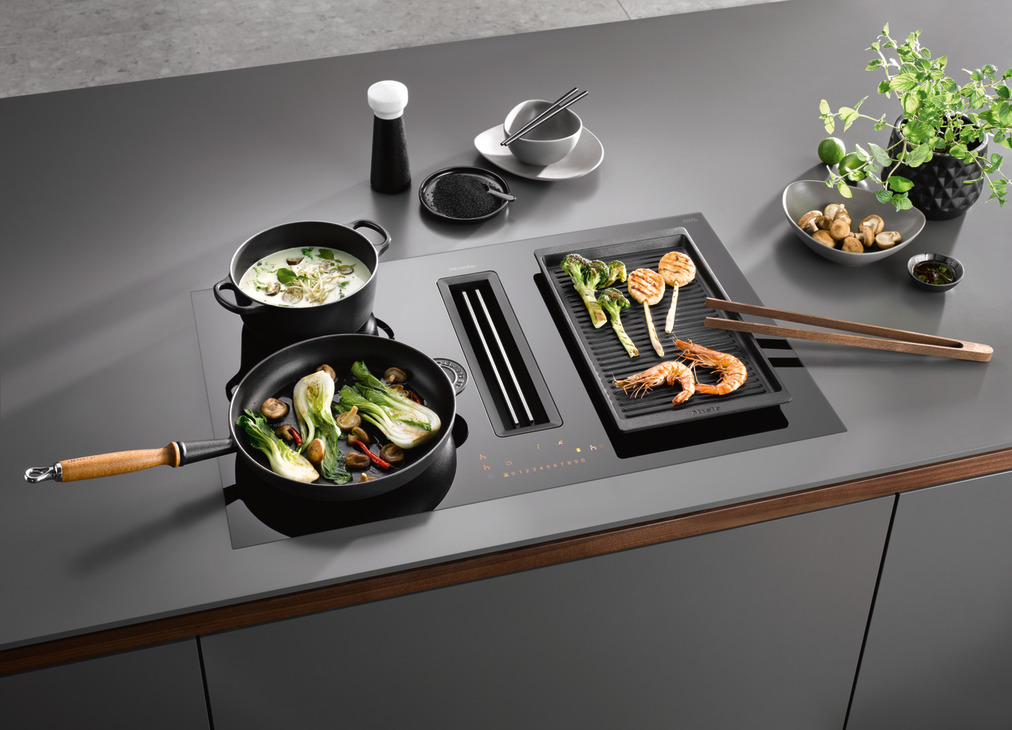 Miele KMDA7473-1FL 80 Hob Ind 4Z Black/Gls - view 3