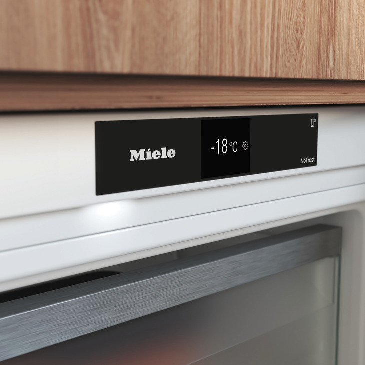 Miele FNUS 7040 D Cmp Frz UC 74L Rev Wht - view 3