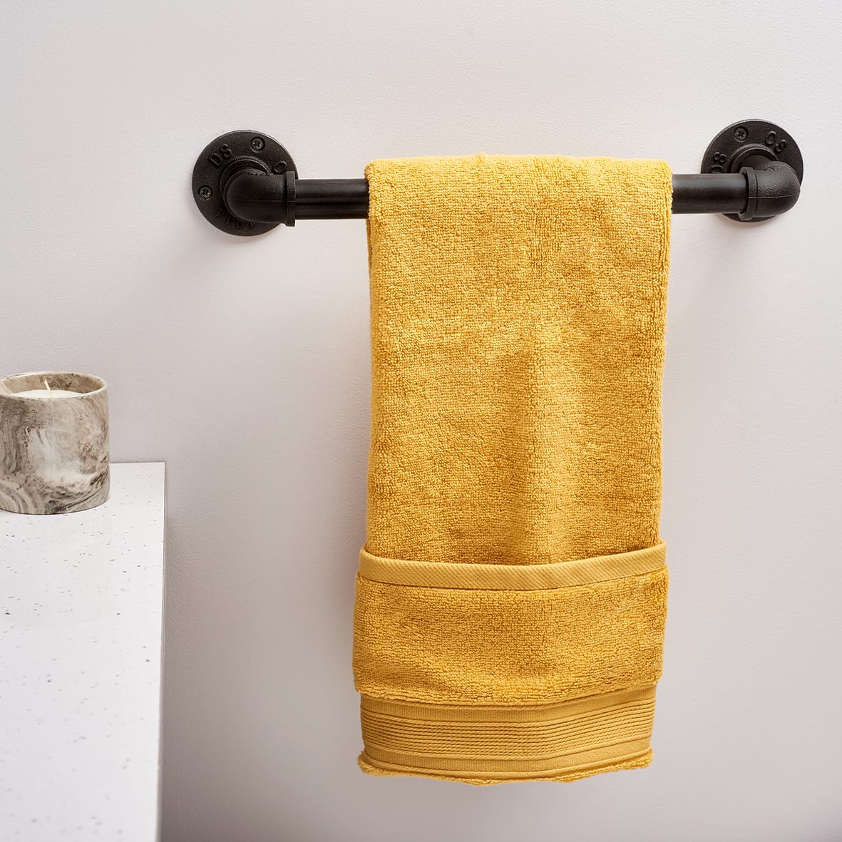 3/4" Pipe Round Towel Rail Kit - Black