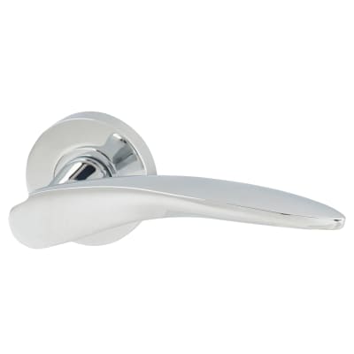 Polished Chrome Door Handles on Round Rose - Vecta Range