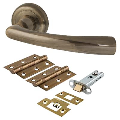 Rochester Latch Door Handles on Rose Pack - Antique Brass