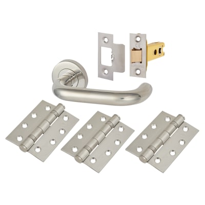 Polished Stainless Steel 19mm Return to Door Latch Door Handles on Rose Pack