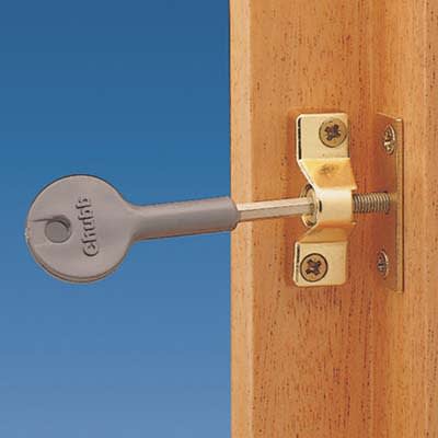 8K118 Budget Wooden Window Lock - Polished Brass - Pack of 4 with 1 Key
