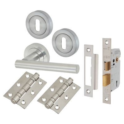 Satin Chrome 3 Lever Sashlock Door Handles on Rose Pack - Bella Range 601705P